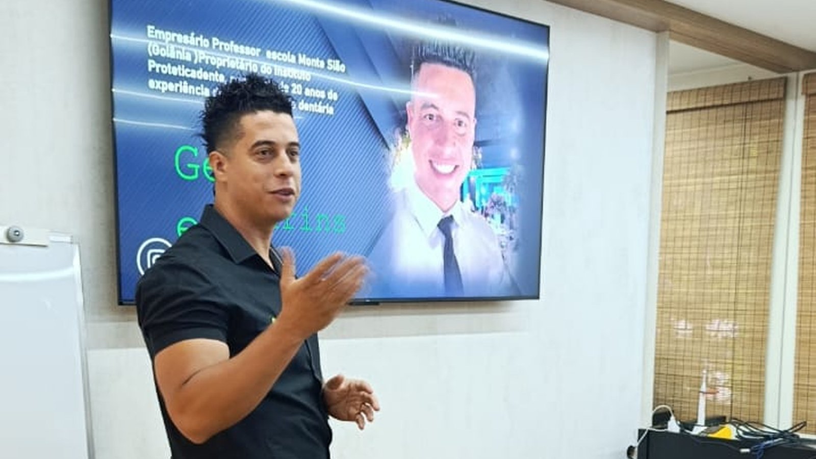 Instrutor convidado em palestra para protéticos no Instituto