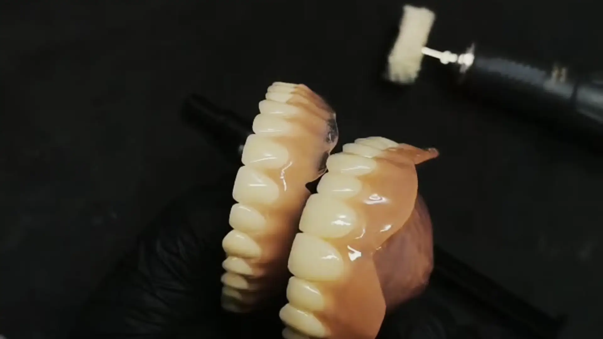 Próteses totais impressas na bancada do Laboratório Protética Dente
